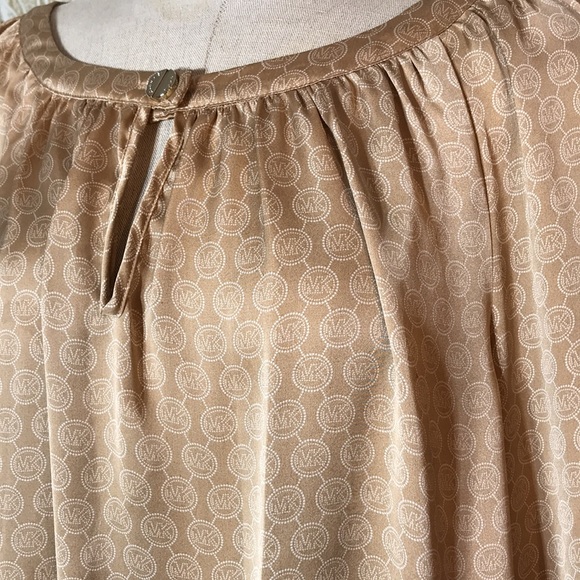 Michael Kors woman’s tan long sleeve polyester blouse - Picture 2 of 6